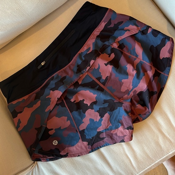LULU camo short liner cut out - Picture 1 of 5